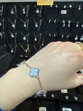 Blue Clover Motif Pendant Bracelet - Women's Jewelry